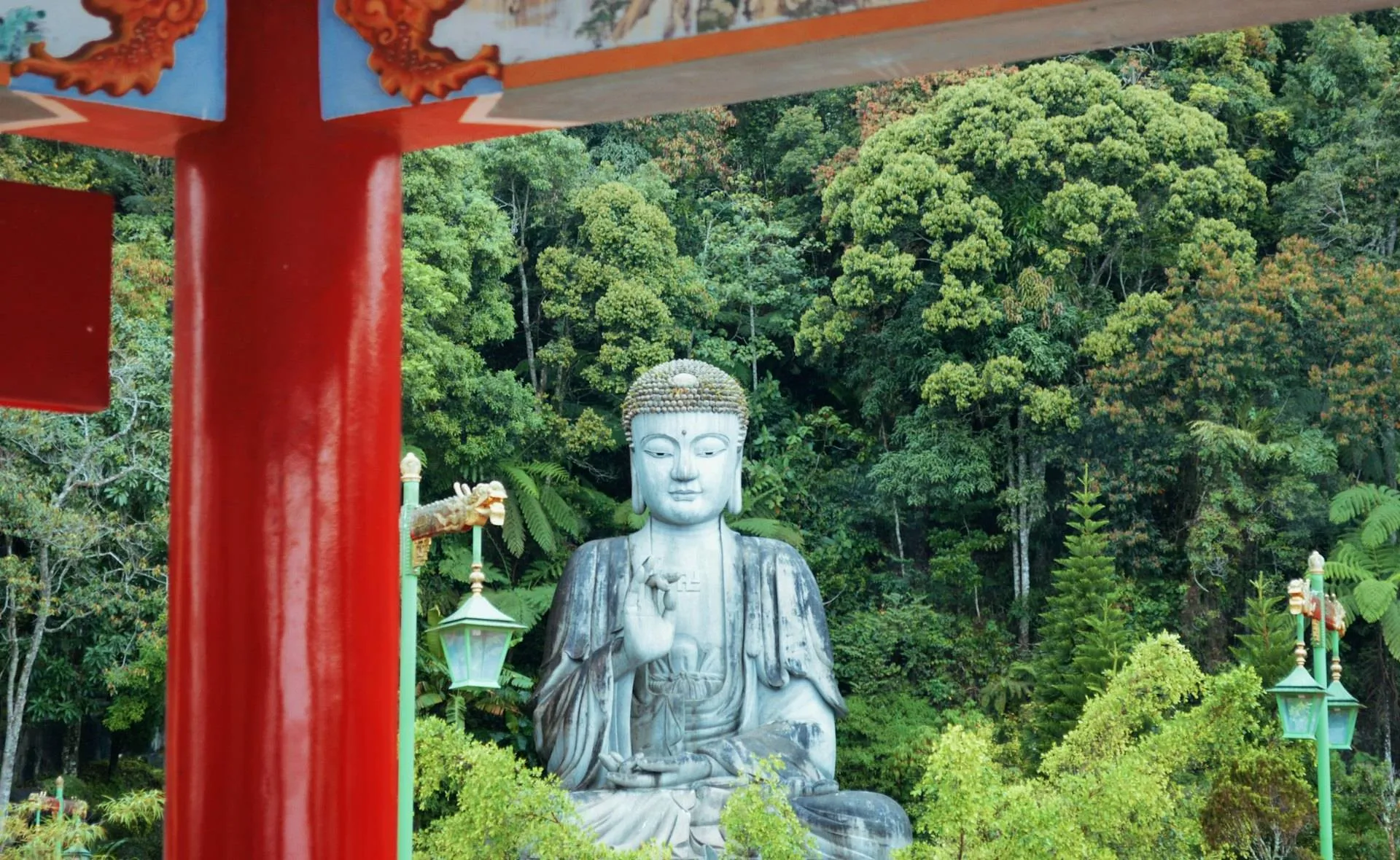 Gran Buda entre naturaleza